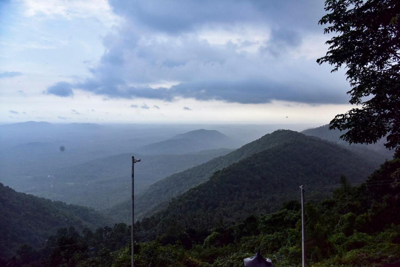 Mount Stratus Resort Vayalada Balussery Exterior foto